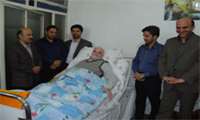 هم زمان با هشتم ذیحجه(مصادف با شب عرفه)جمعی از مسئولین و پرسنل محترم بیمارستان از کارمند بازنشسته اقای عزیز الله نجاری دیدار نمودند 